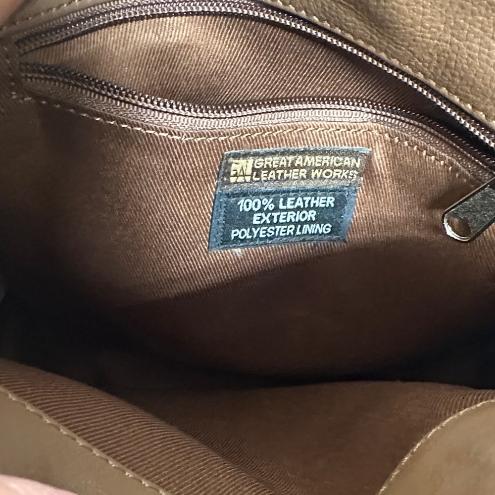 Tan Leather Crossbody Bag with multiple compartments - Picture 12 of 16